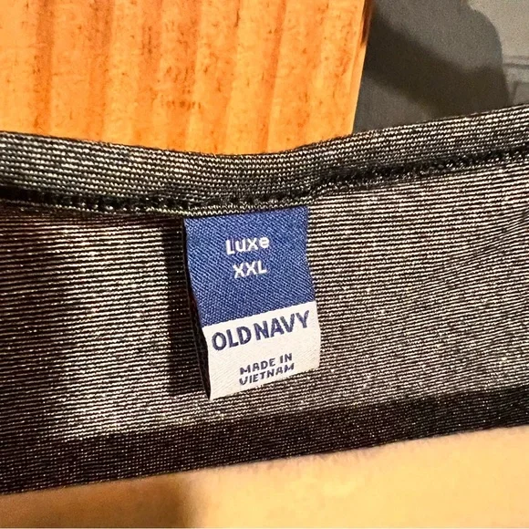 Old Navy NWT Gray Metallic V-Neck Women's Top XXL - Picture 3 of 5